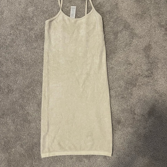 This body on dress is a perfect water, beach cover up - Picture 5 of 8